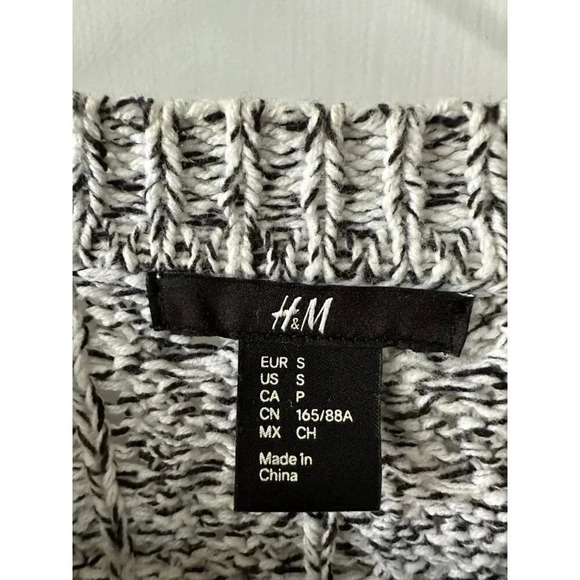 H&M women’s size small sweater - Picture 6 of 8